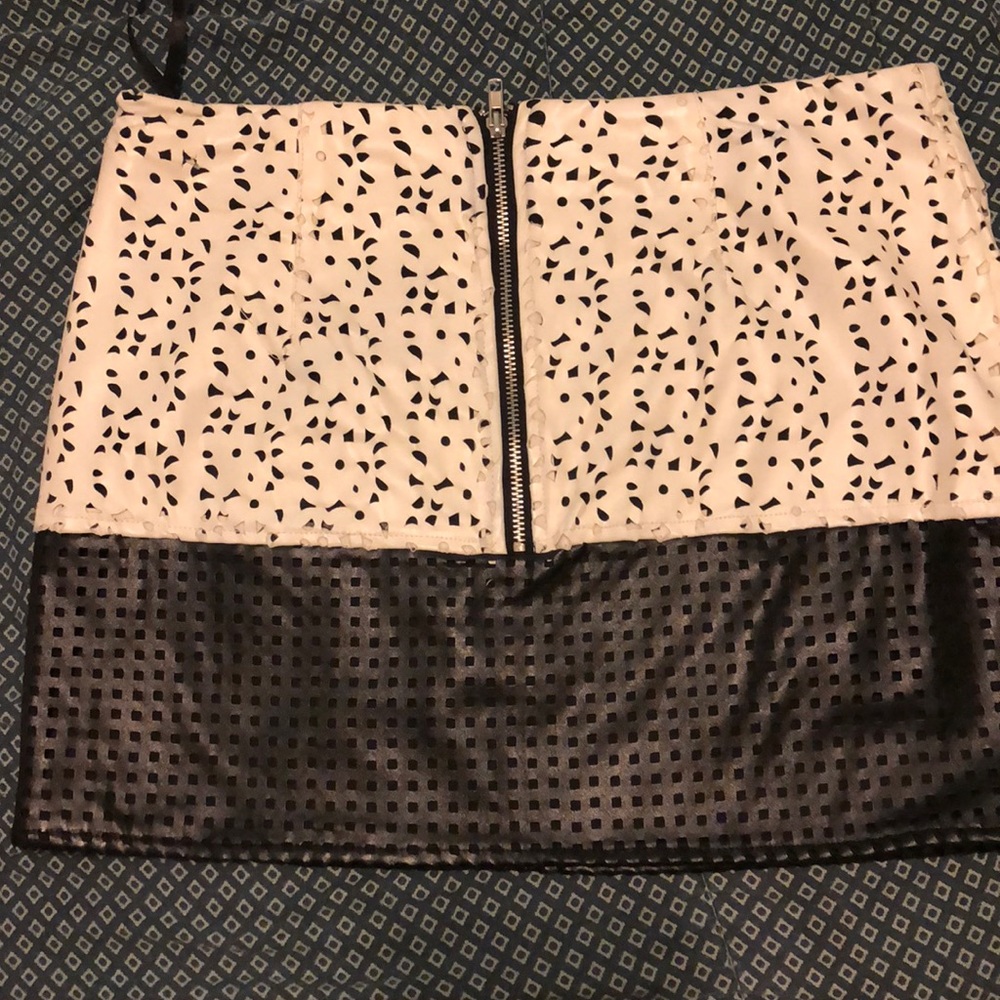 Skirt - Picture 2 of 2
